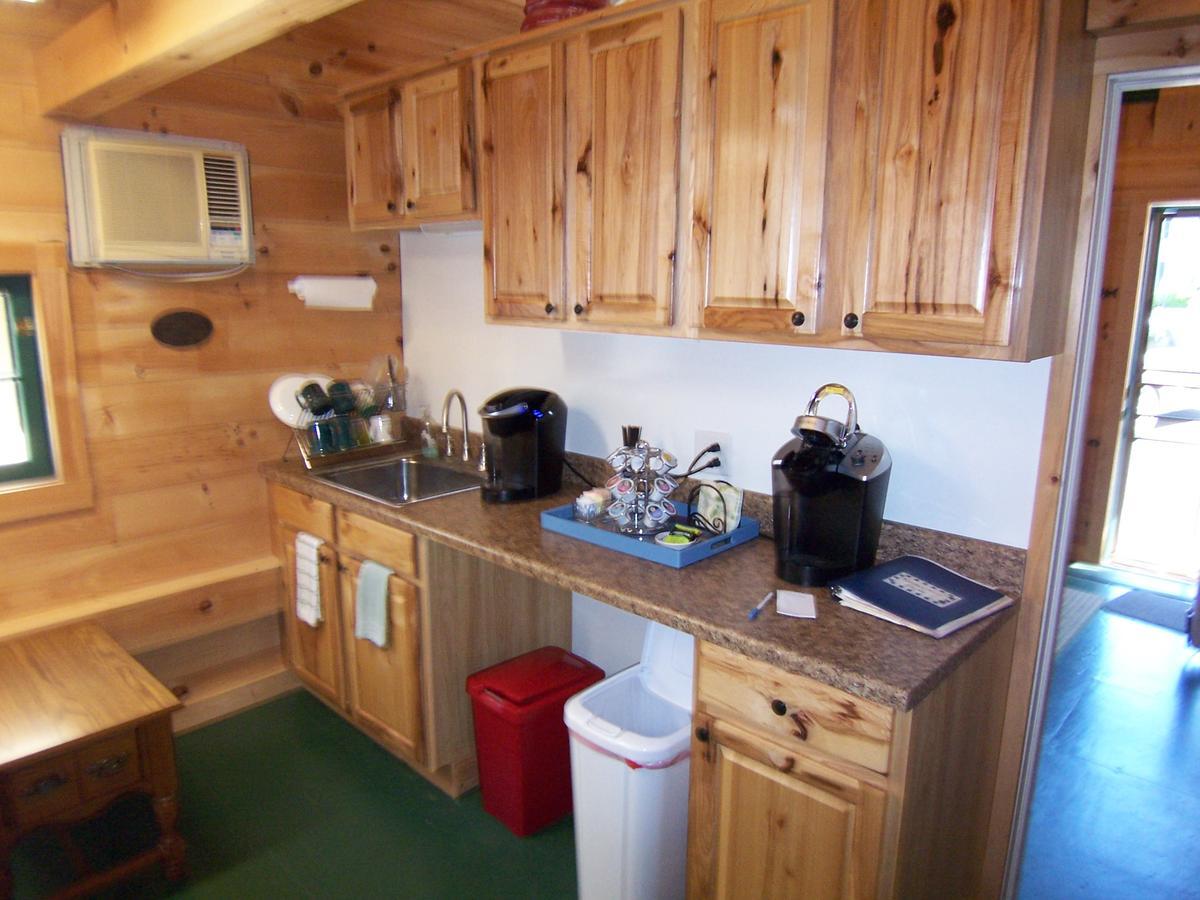 Wooden Boat Inn Clayton Bagian luar foto