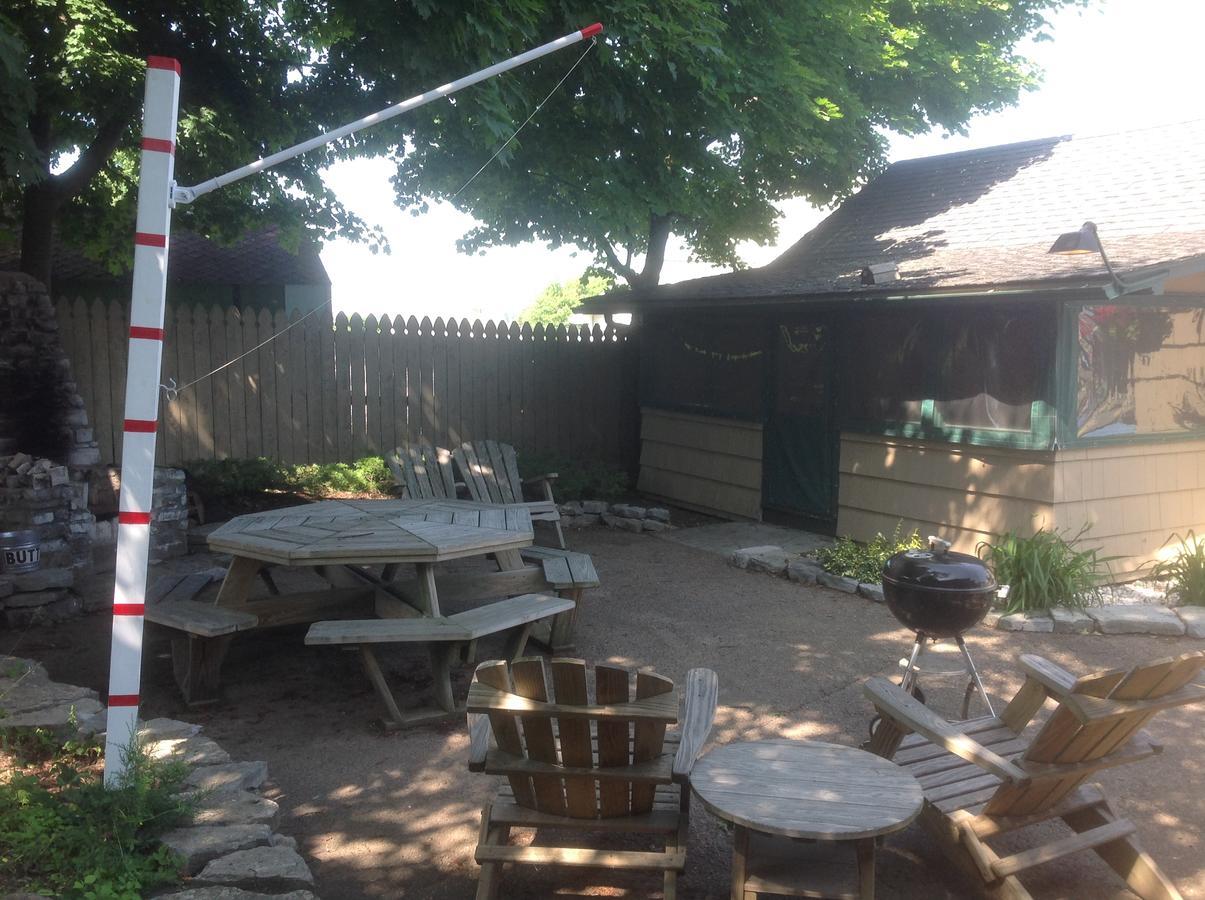 Wooden Boat Inn Clayton Bagian luar foto
