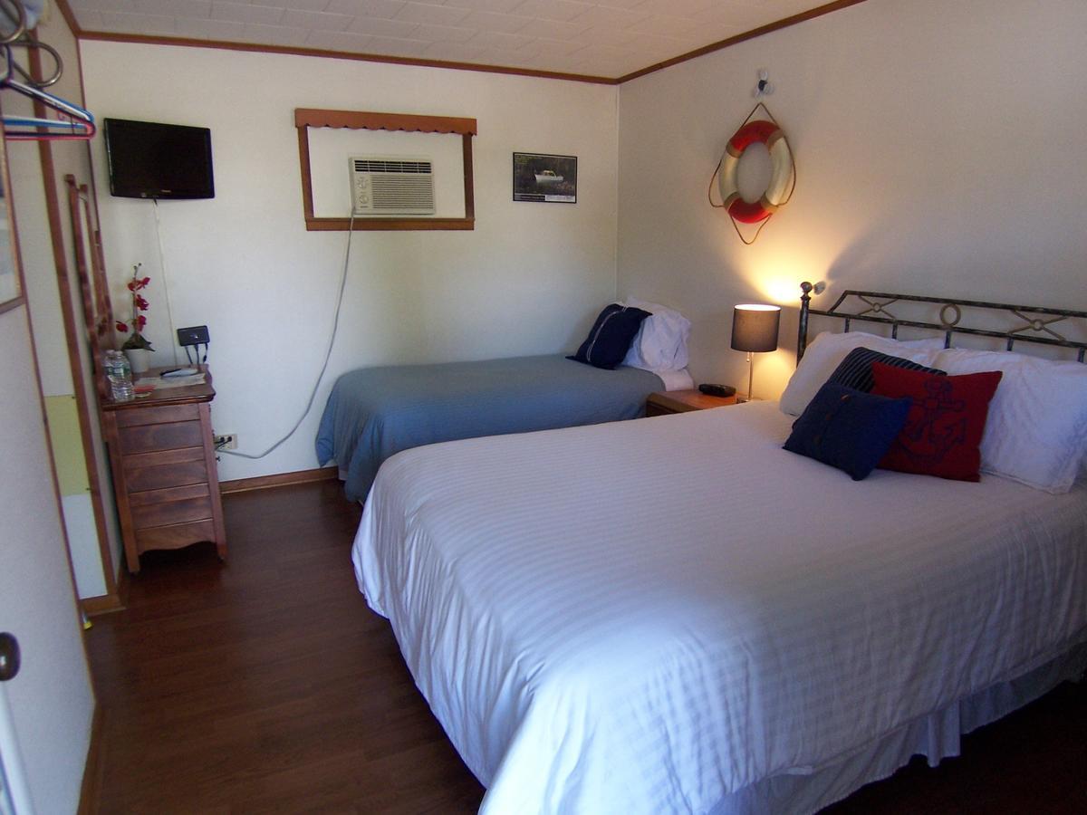 Wooden Boat Inn Clayton Bagian luar foto