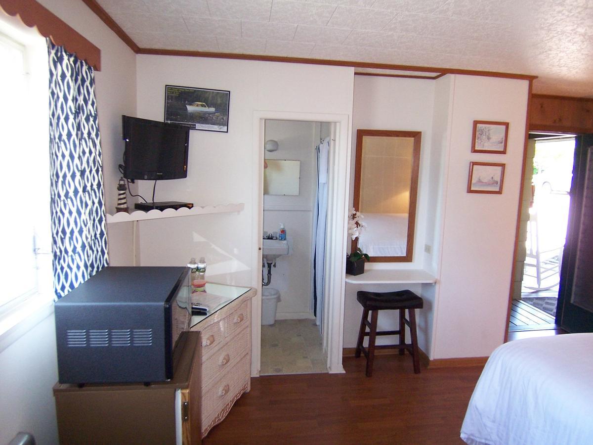 Wooden Boat Inn Clayton Bagian luar foto