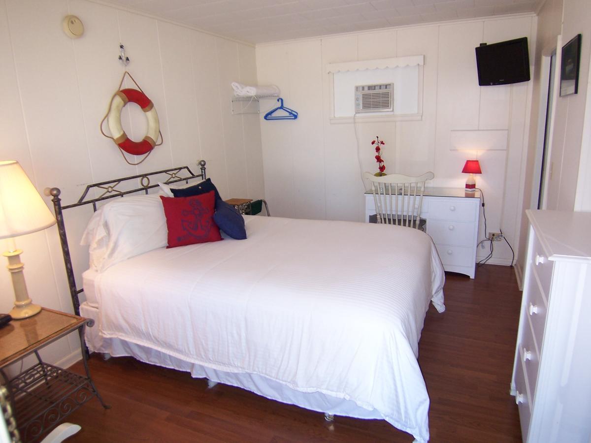 Wooden Boat Inn Clayton Bagian luar foto