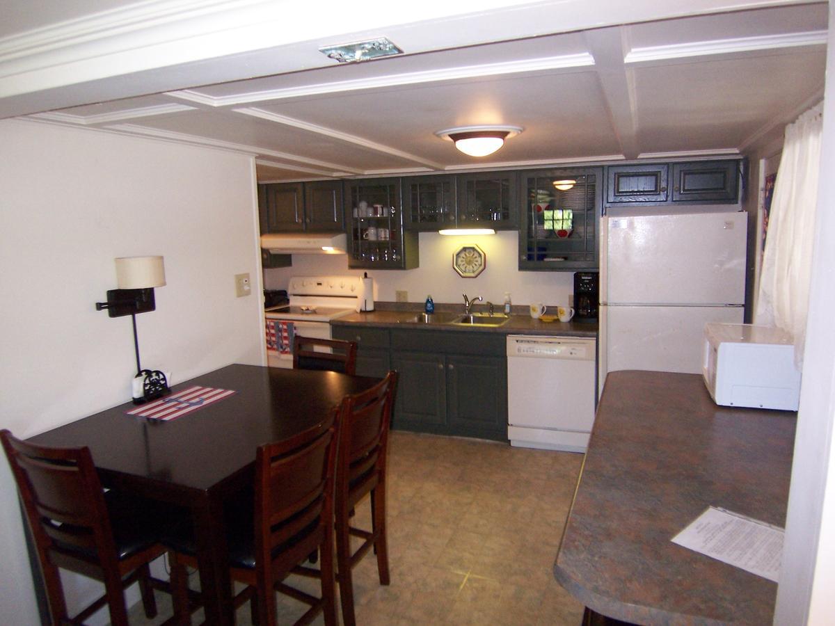 Wooden Boat Inn Clayton Bagian luar foto