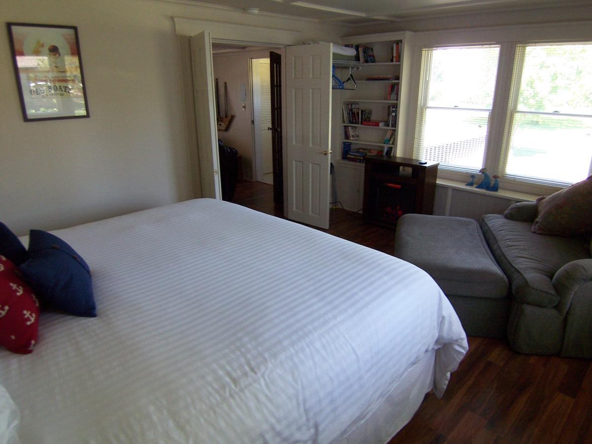 Wooden Boat Inn Clayton Bagian luar foto